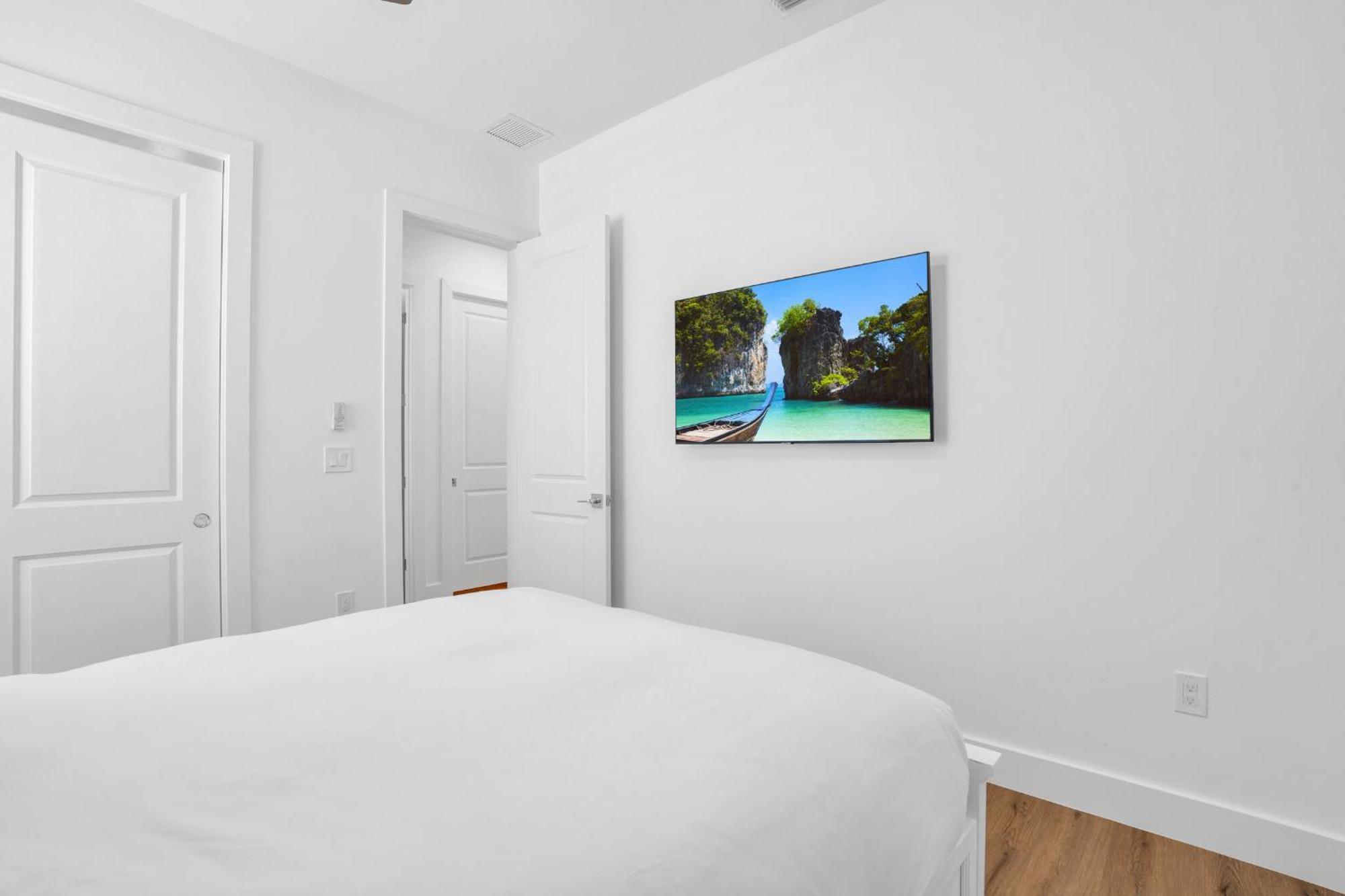 Getaway With Poolside Oasis * Naples