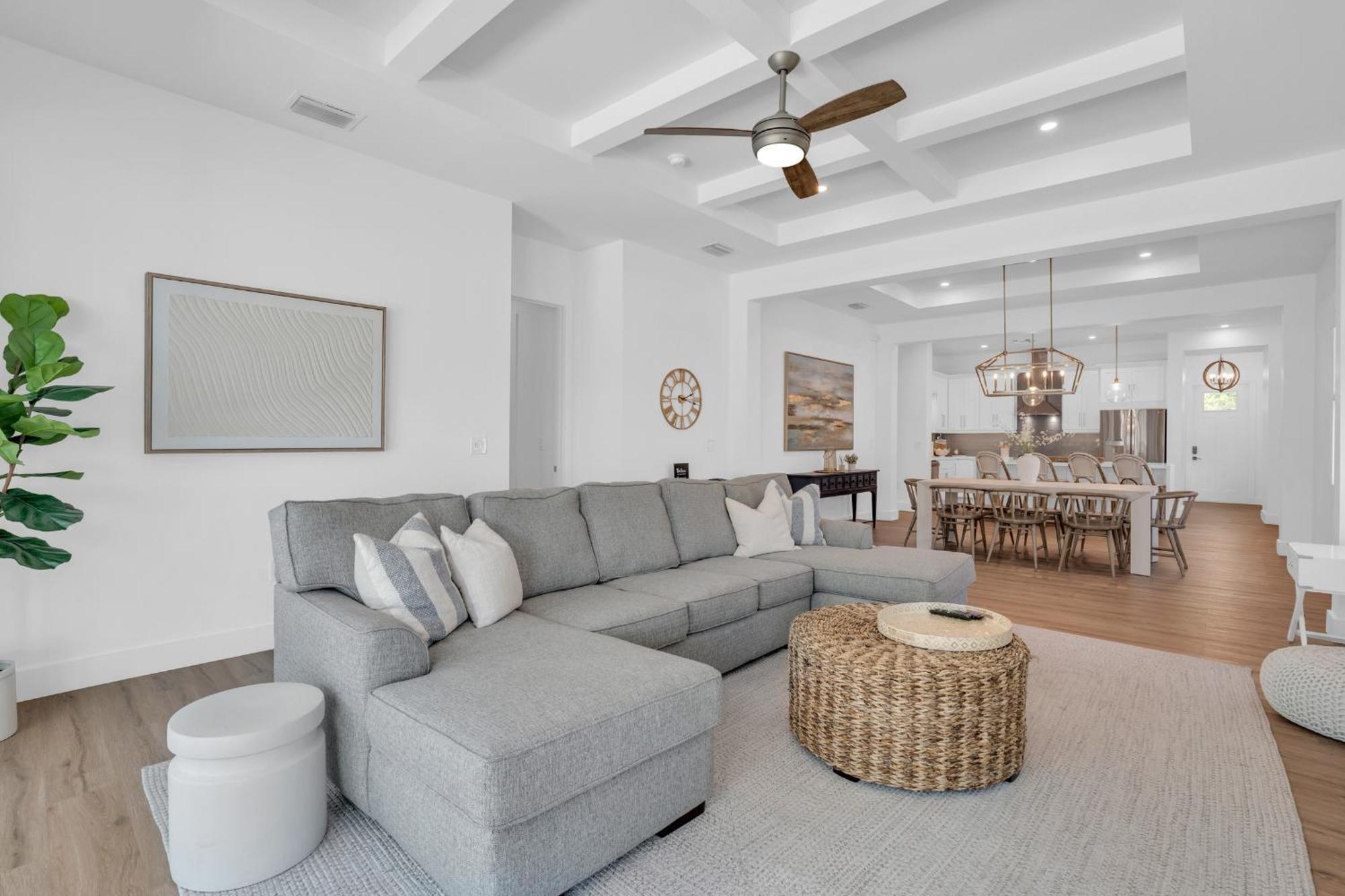 Getaway With Poolside Oasis * Naples