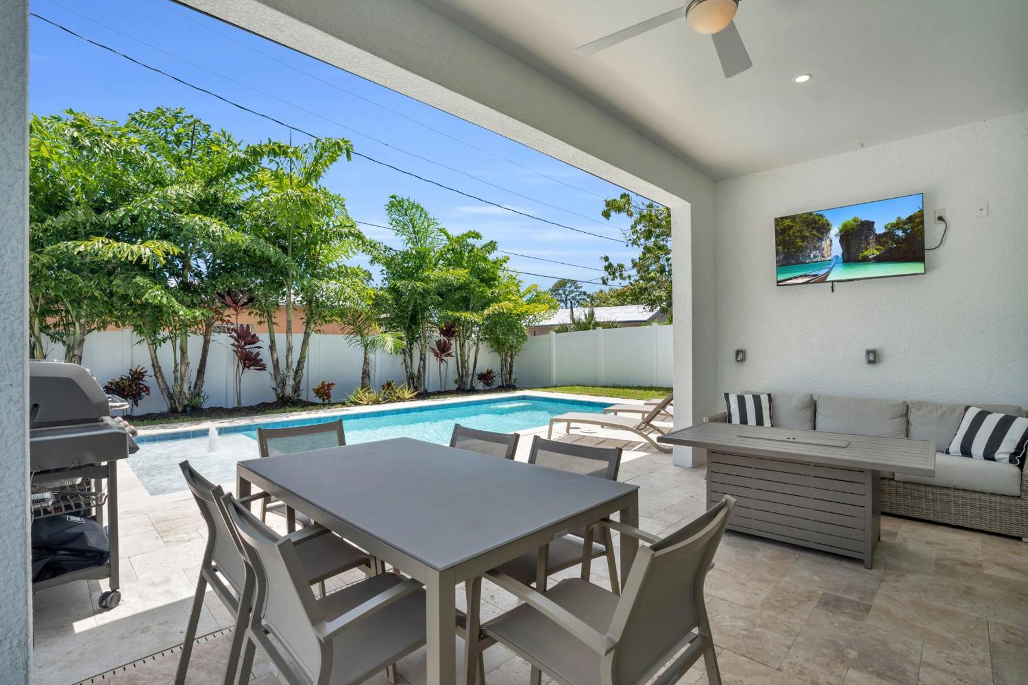 Holiday home Getaway With Poolside Oasis *