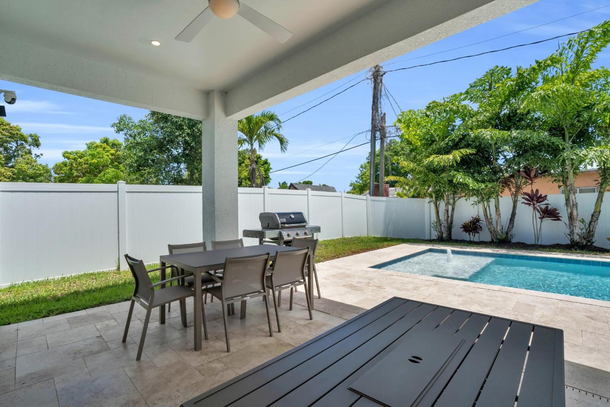 Getaway With Poolside Oasis Holiday home Naples