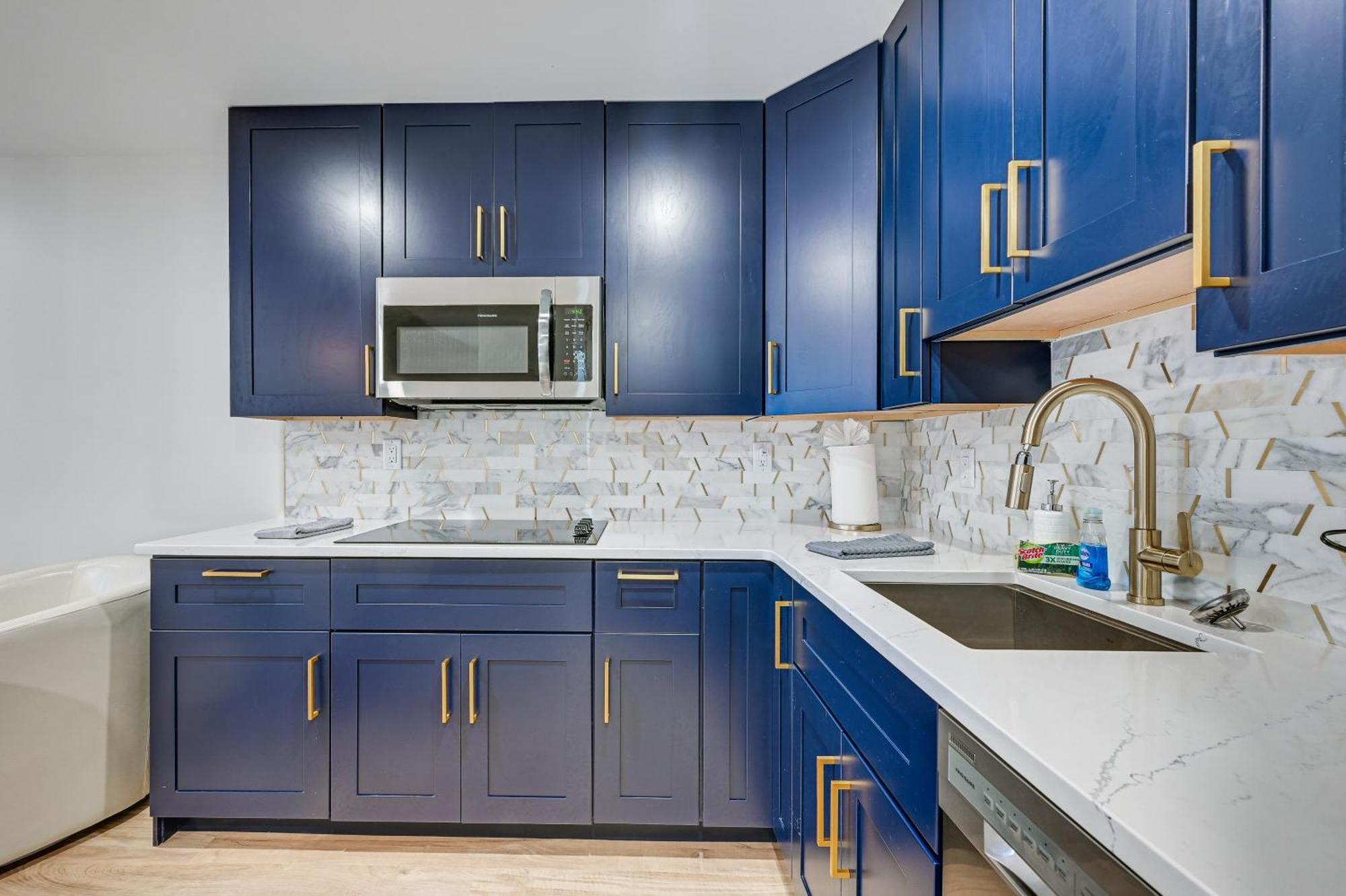 Sleek Coastal Abode 1 Block To Beach! Naples