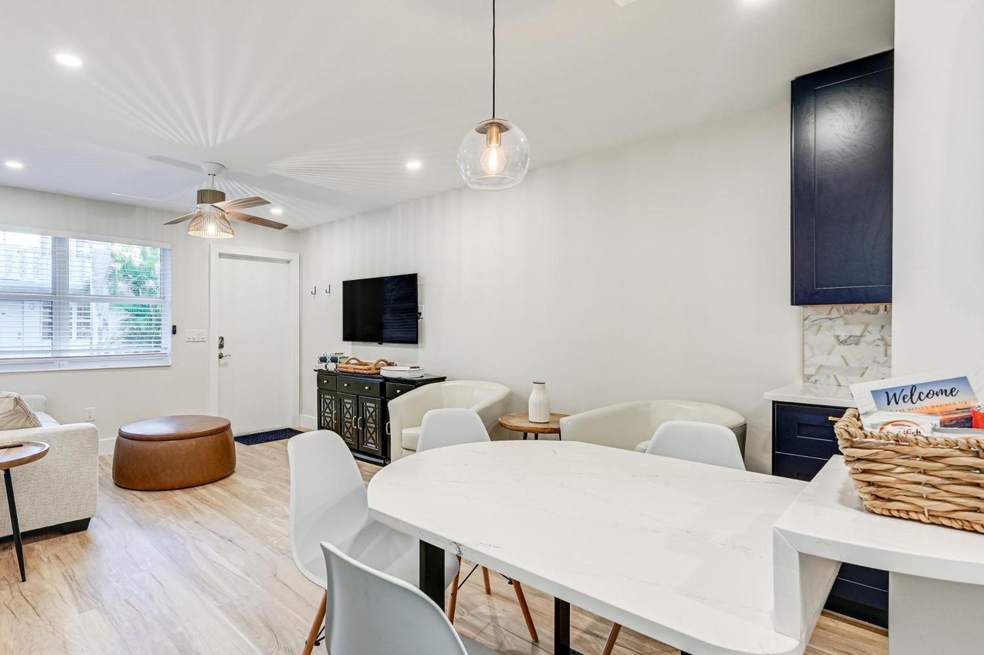 Apartment Sleek Coastal Abode 1 Block To Beach! Naples
