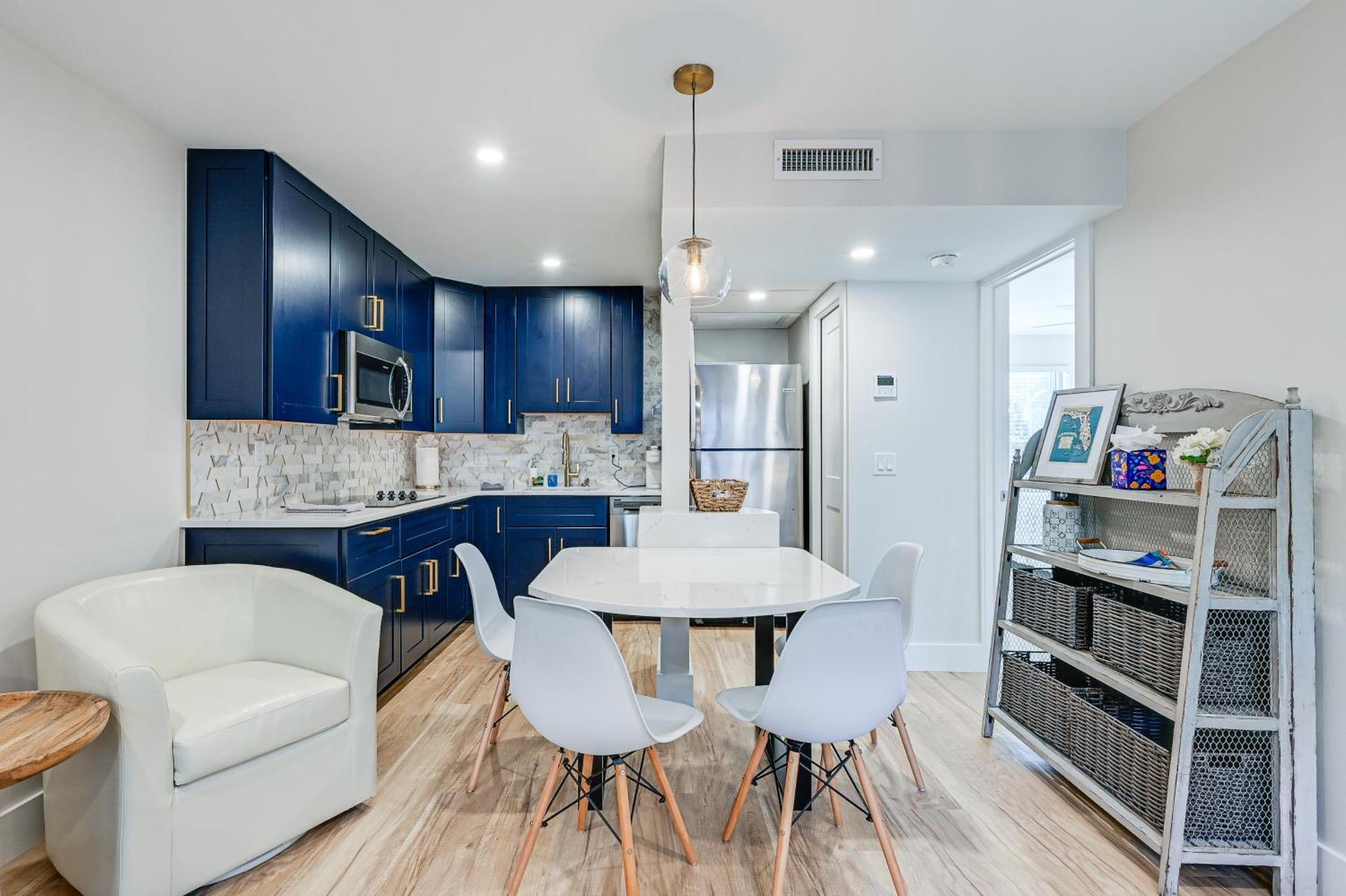 Sleek Coastal Abode 1 Block To Beach! *