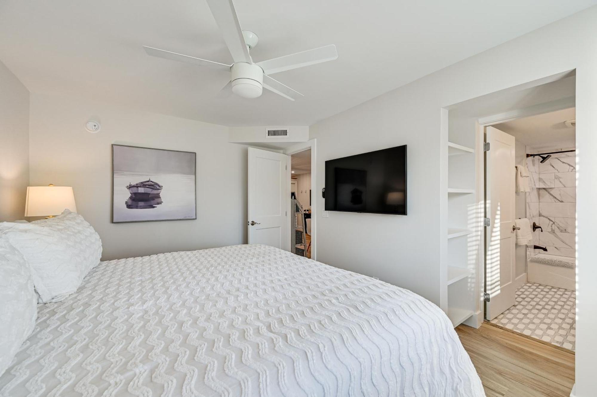 Apartment Sleek Coastal Abode 1 Block To Beach! Naples