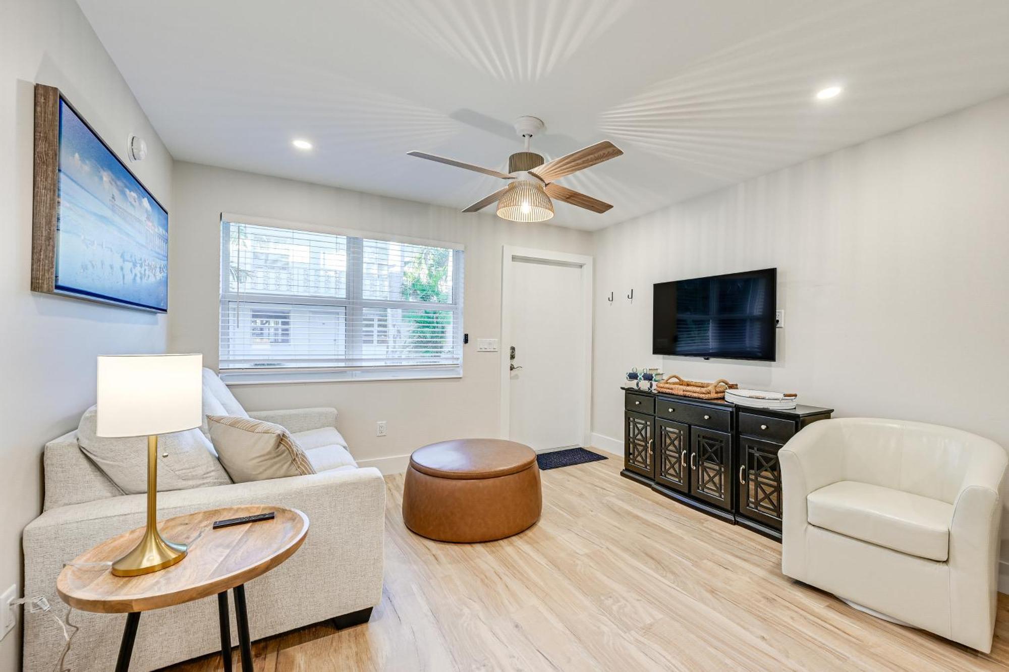 Sleek Coastal Abode 1 Block To Beach!