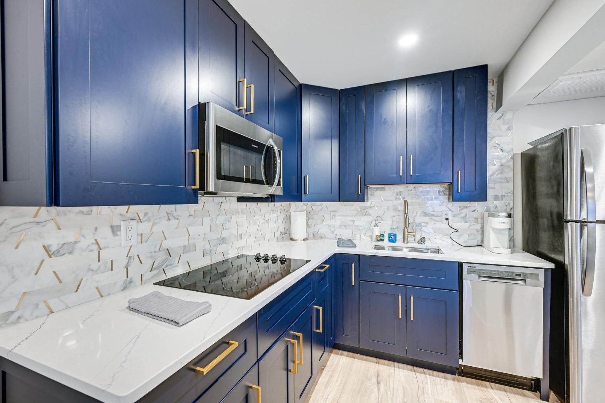 Sleek Coastal Abode 1 Block To Beach!