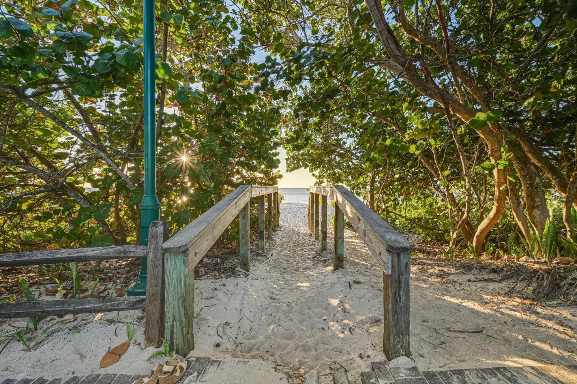 Apartment Sleek Coastal Abode 1 Block To Beach! Naples