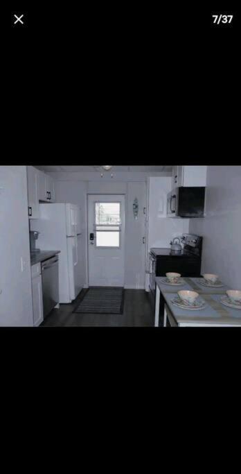 Getaway Half Mile From The With Fenced Yard *