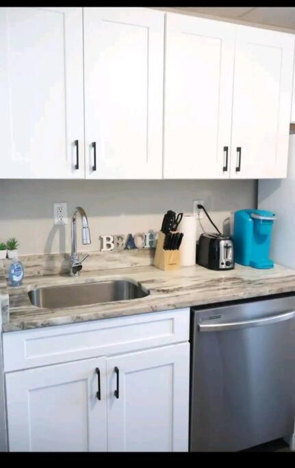 Apartment Getaway Half Mile From The With Fenced Yard Naples