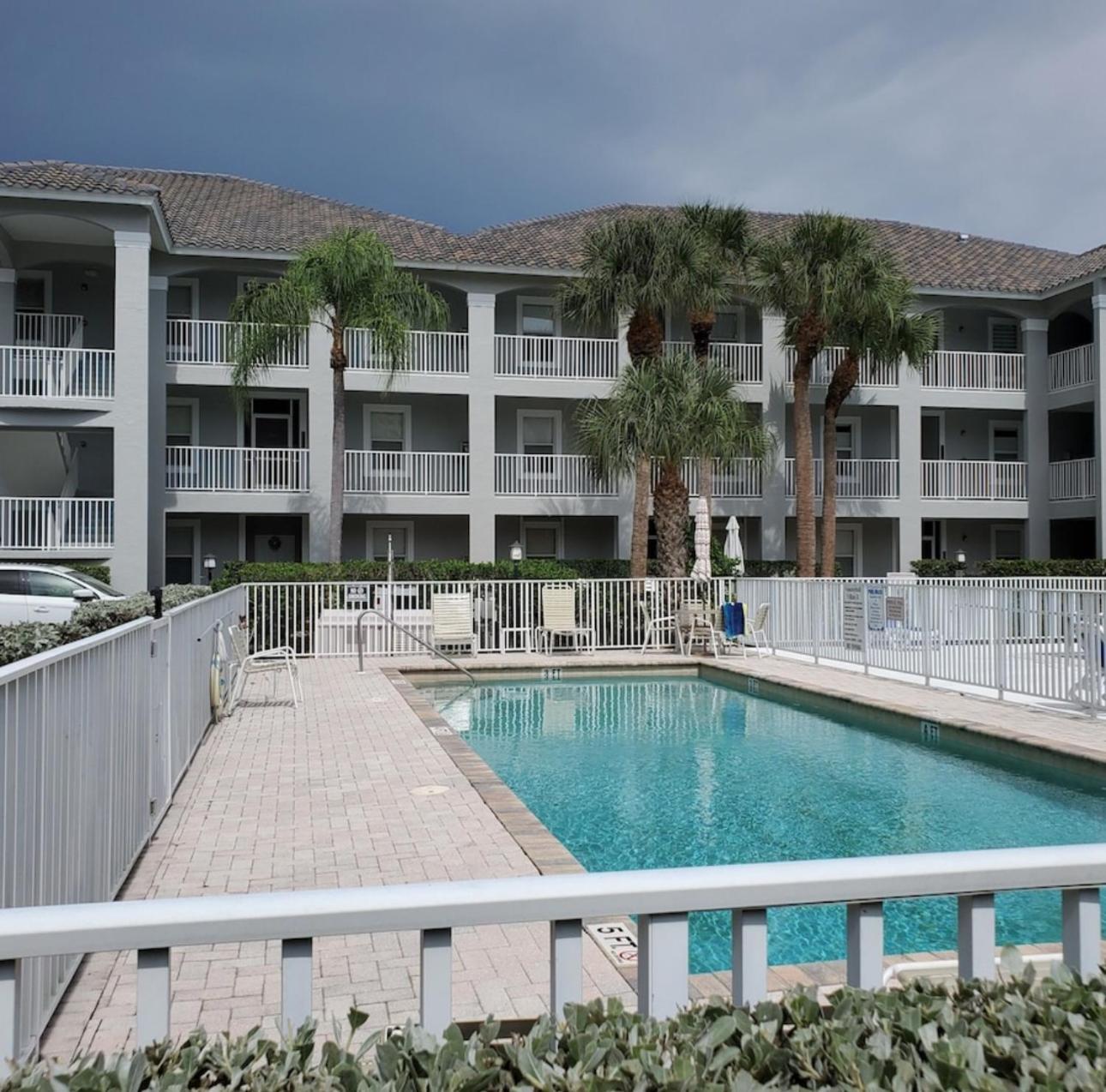 Vanderbilt Condo,walk To * Naples