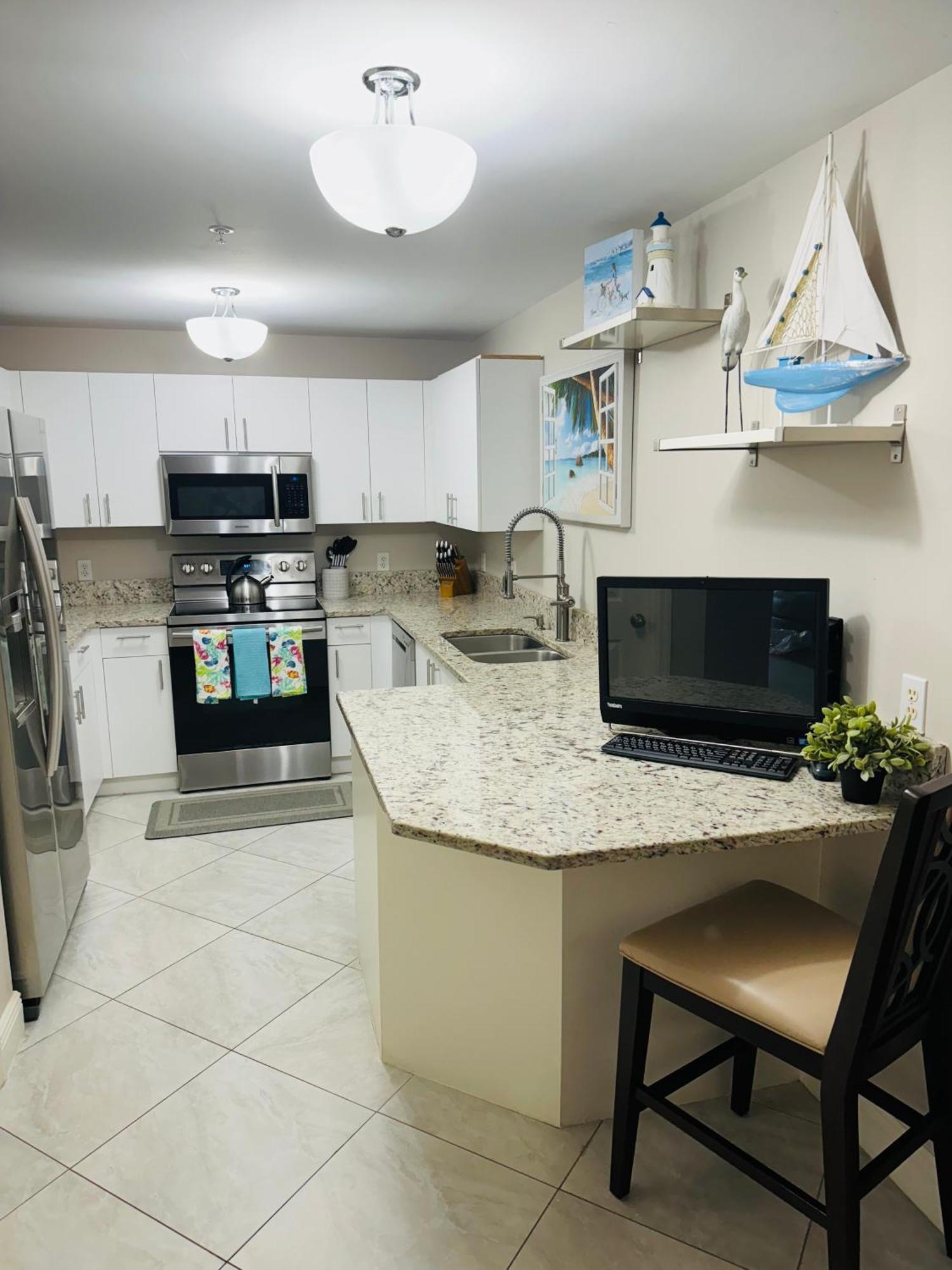 Vanderbilt Condo,walk To