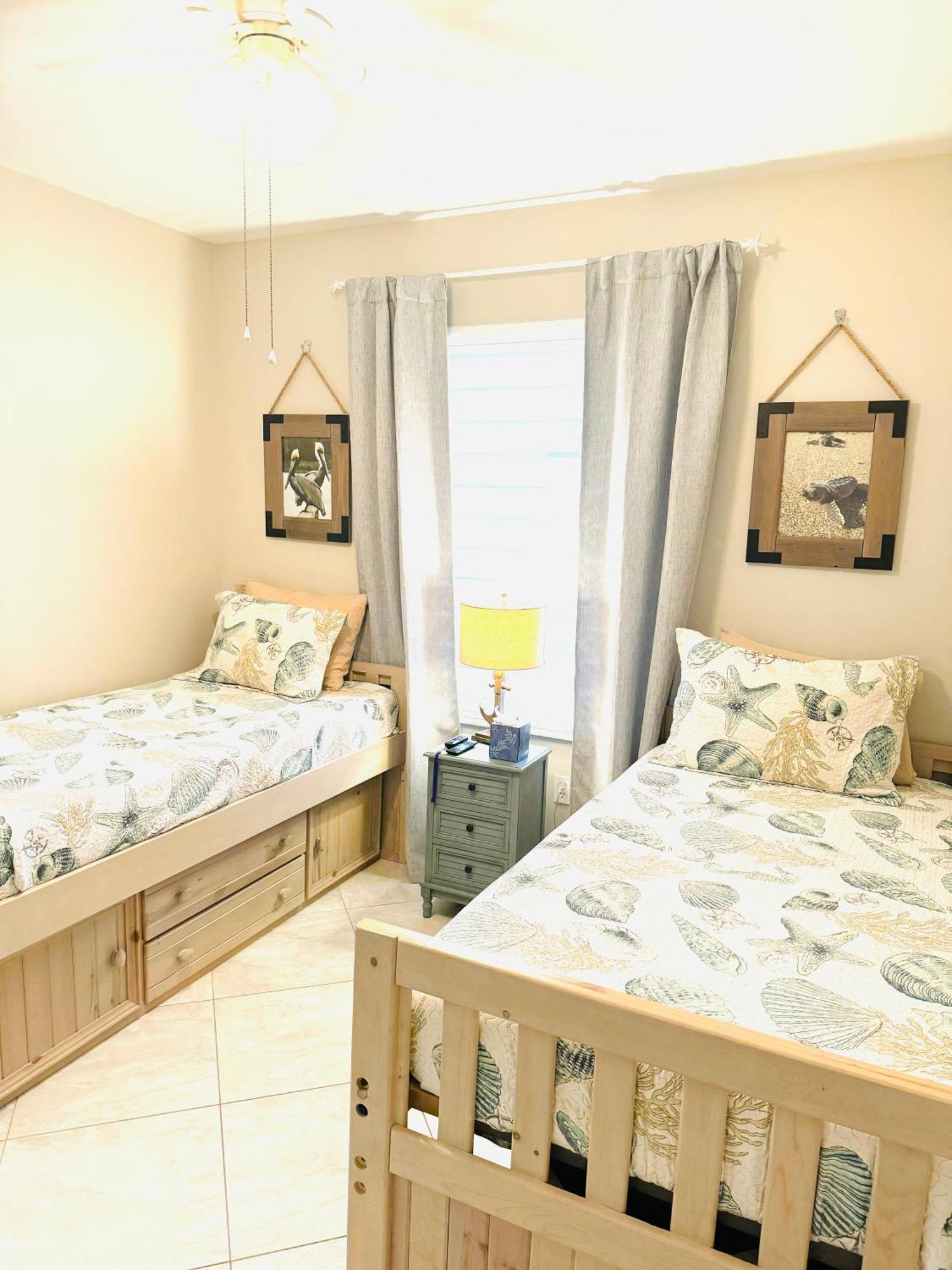 Vanderbilt Condo,walk To Apartment Naples