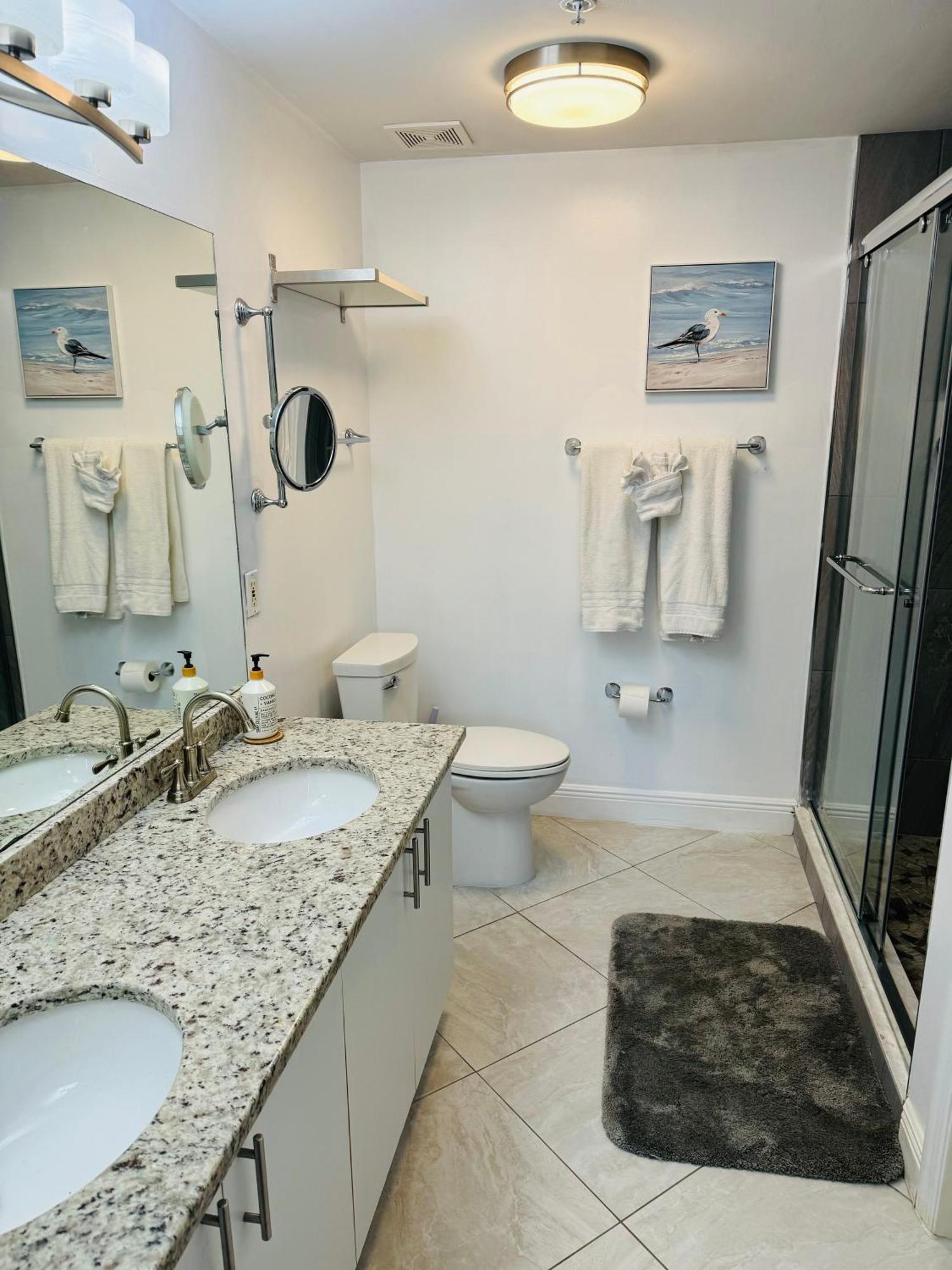 Vanderbilt Condo,walk To Apartment