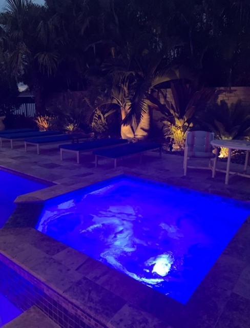 De Charme With Heated Salt Water Pool And *