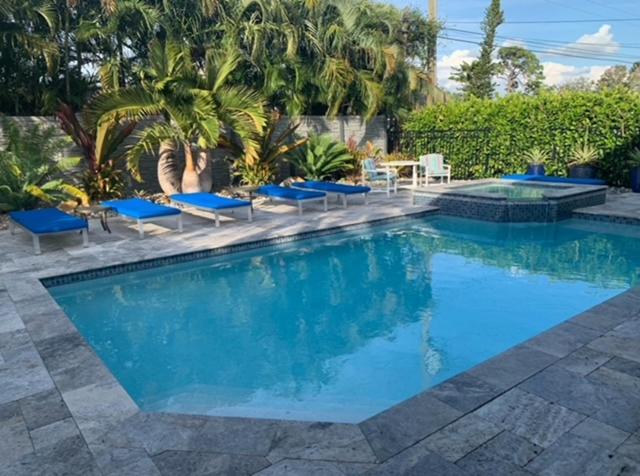 De Charme With Heated Salt Water Pool And Villa