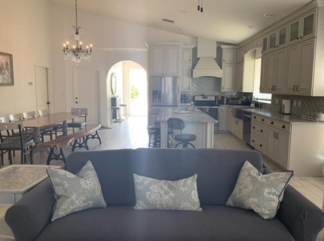 De Charme With Heated Salt Water Pool And Villa