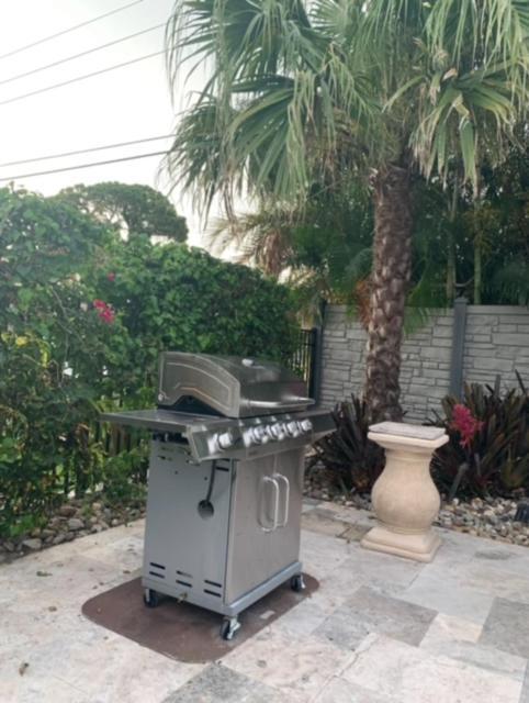 De Charme With Heated Salt Water Pool And Naples