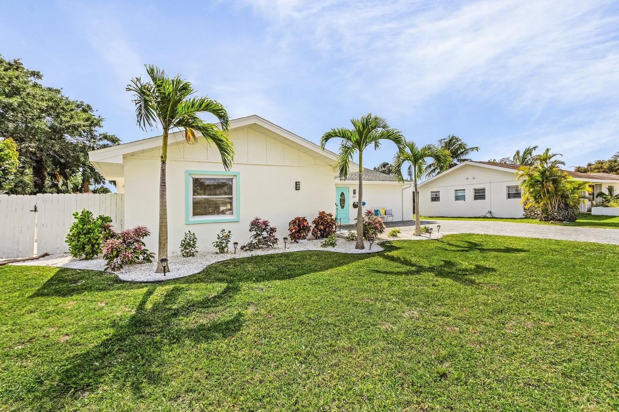 4 Bdr Pool Tropical Oasis Holiday home *