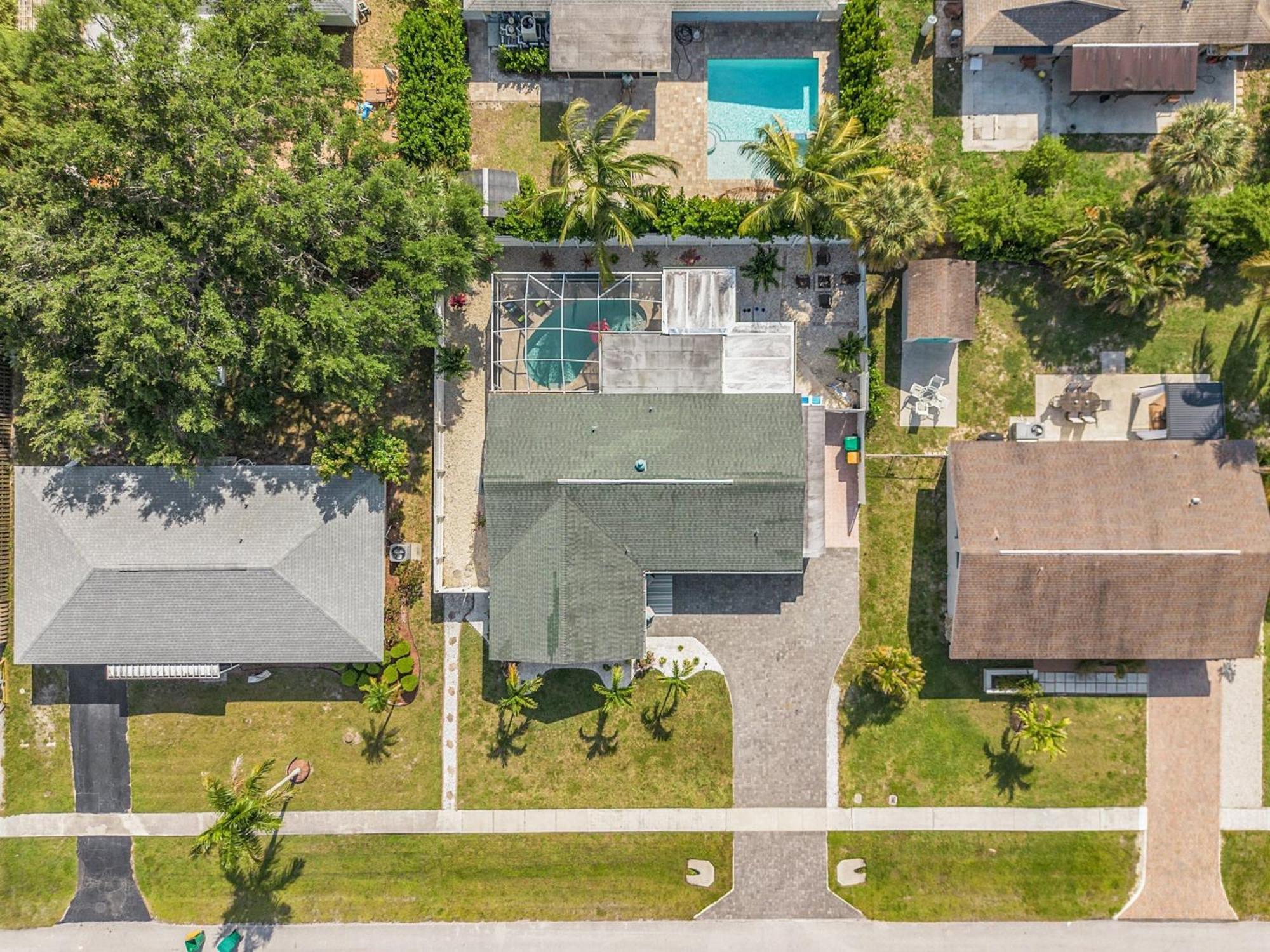 4 Bdr Pool Tropical Oasis Holiday home *