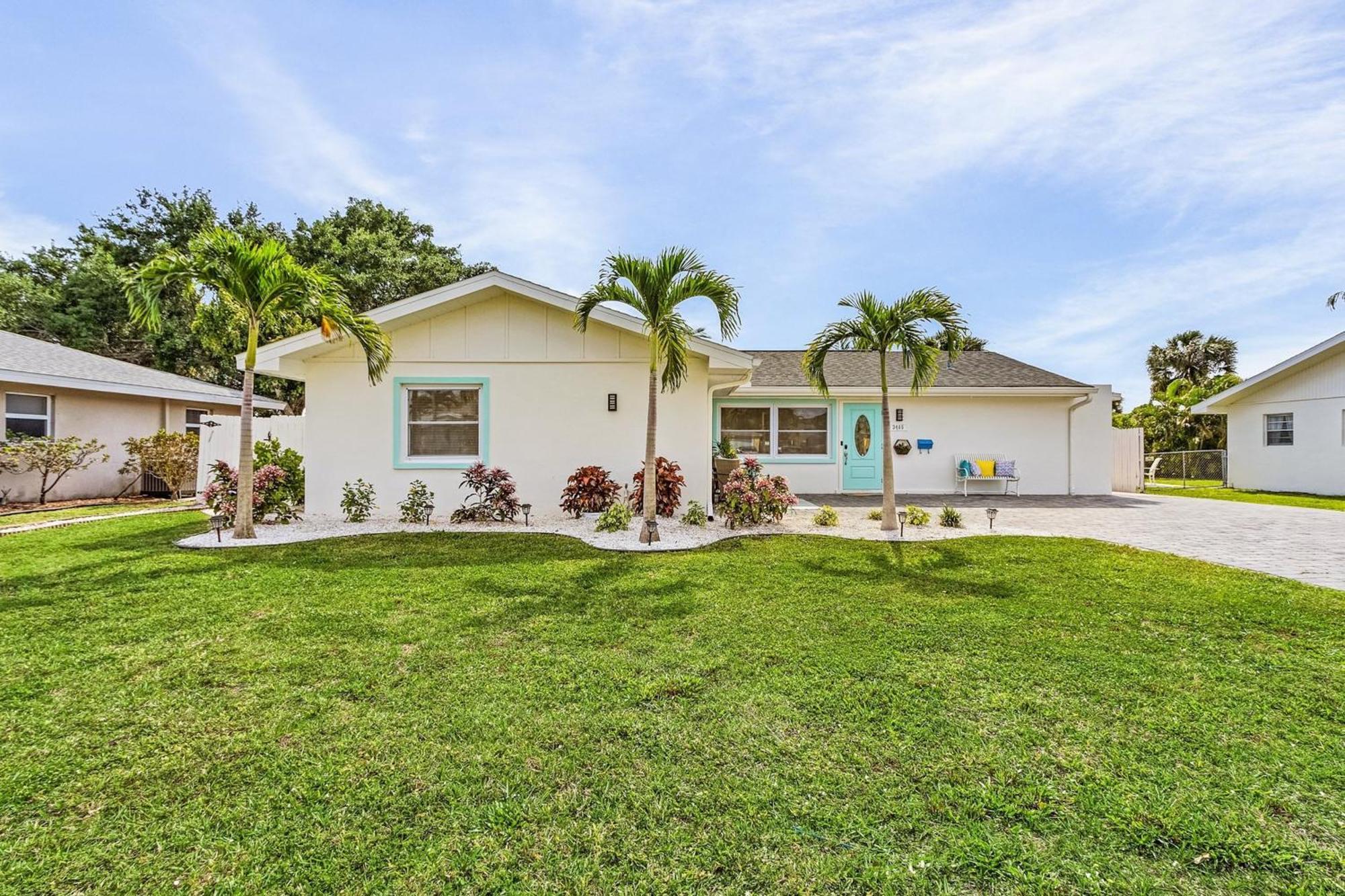 Holiday home 4 Bdr Pool Tropical Oasis *