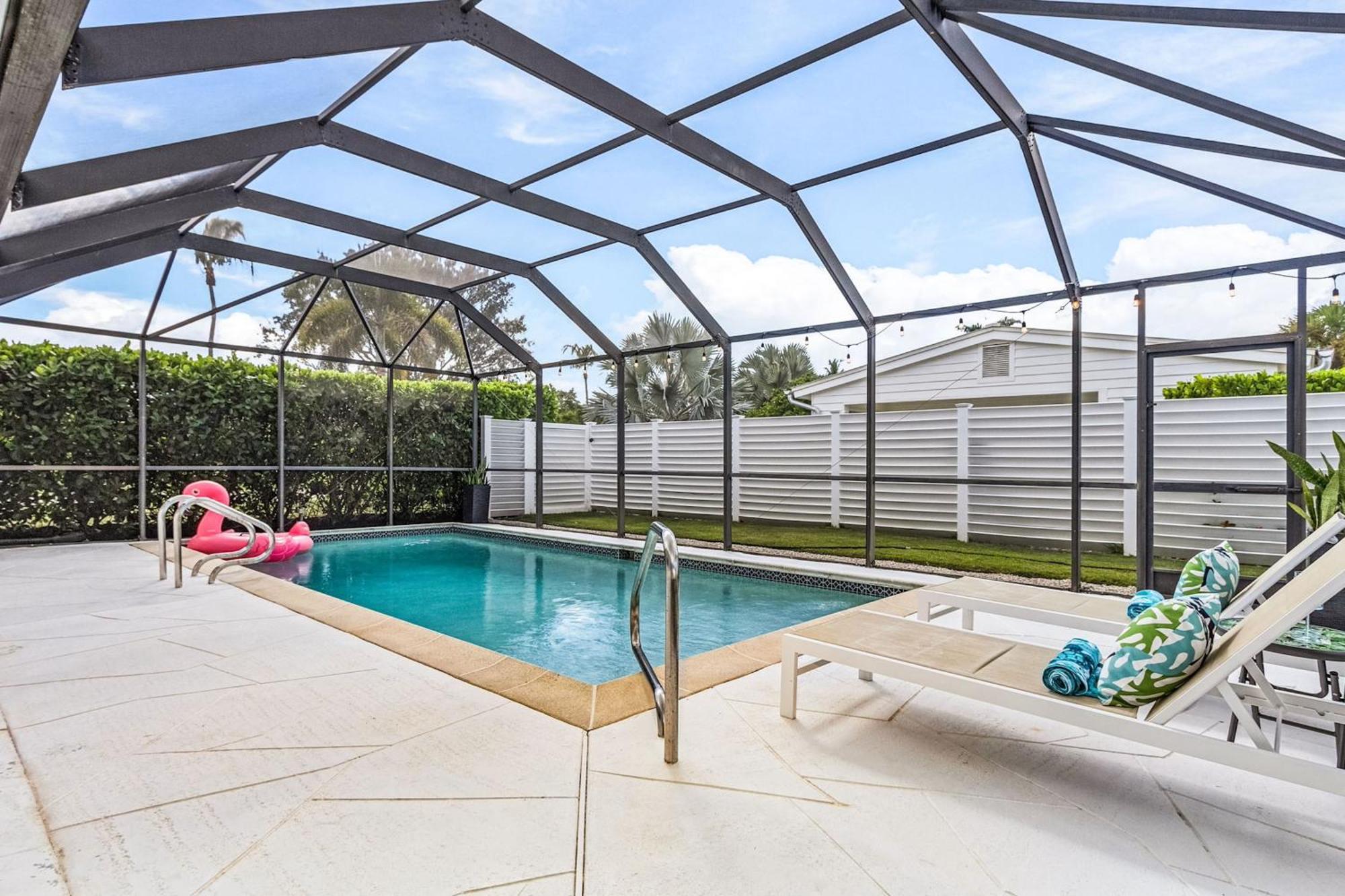 Paradise Pool House For 6 * Naples