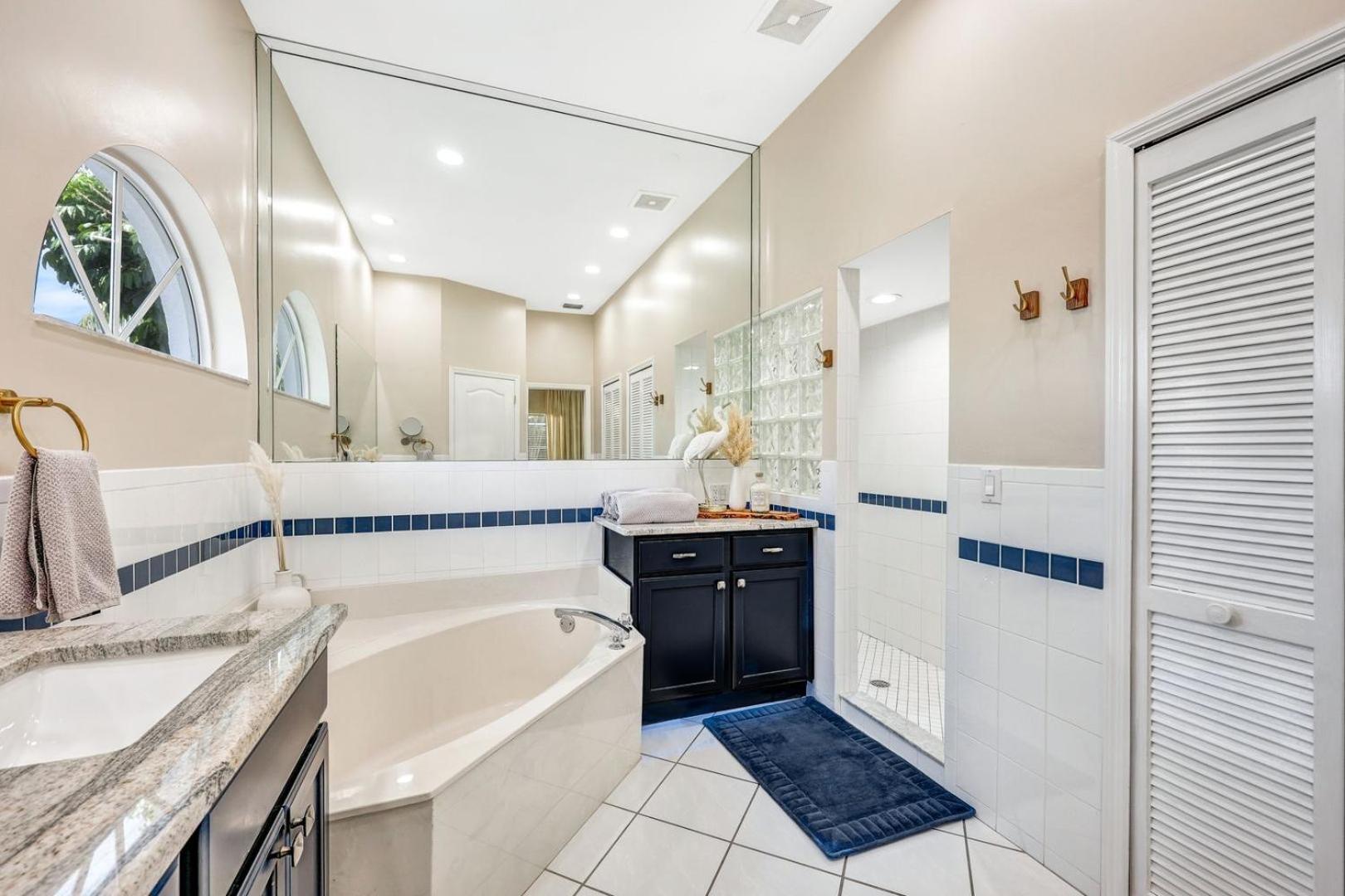 Lux Family 3 Bedroom With Pool Walk To And Mercato *