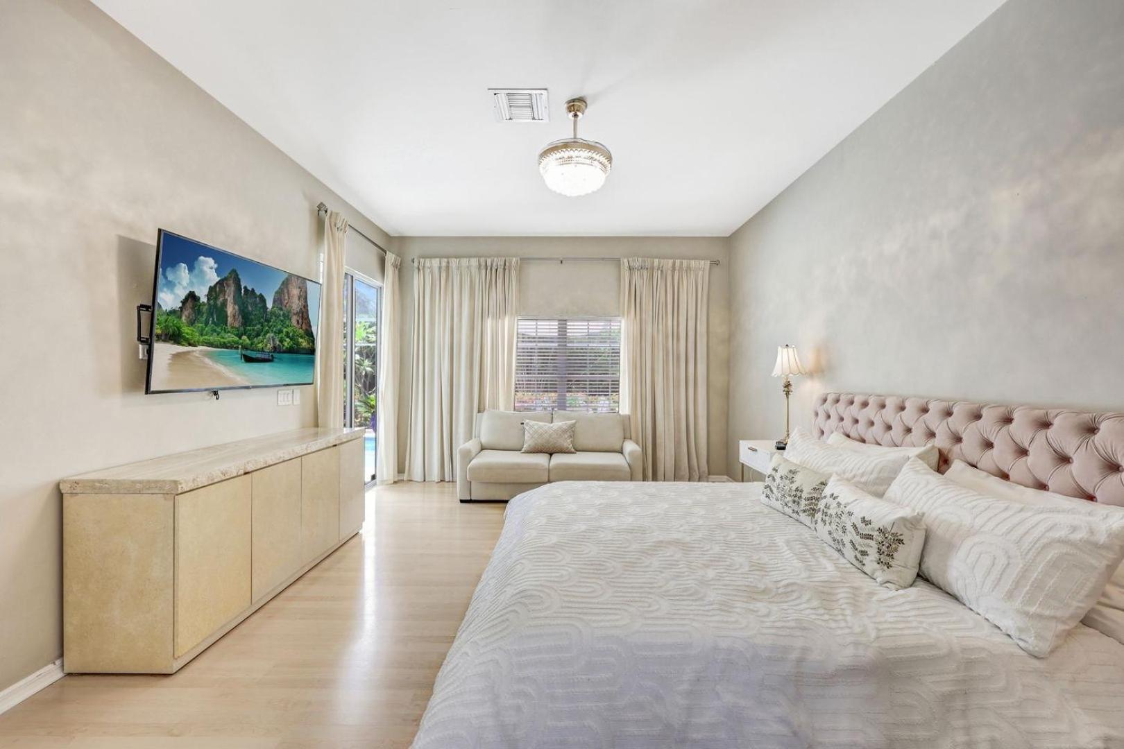 Lux Family 3 Bedroom With Pool Walk To And Mercato Holiday home
