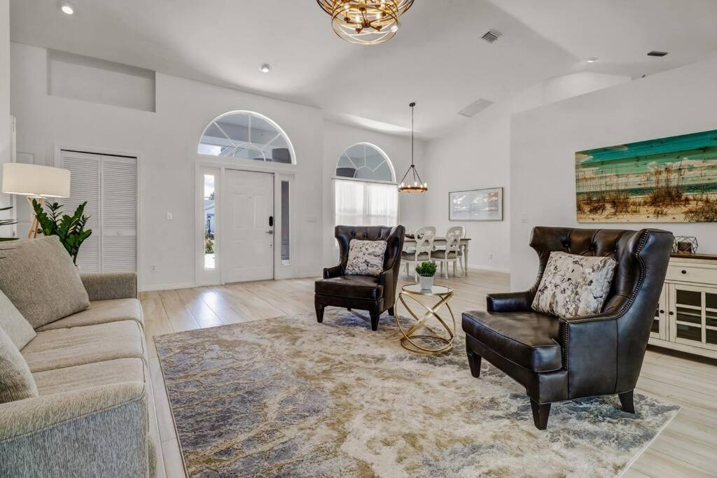 Spacious Luxury With Heated Pool And Hot Tub Villa Naples