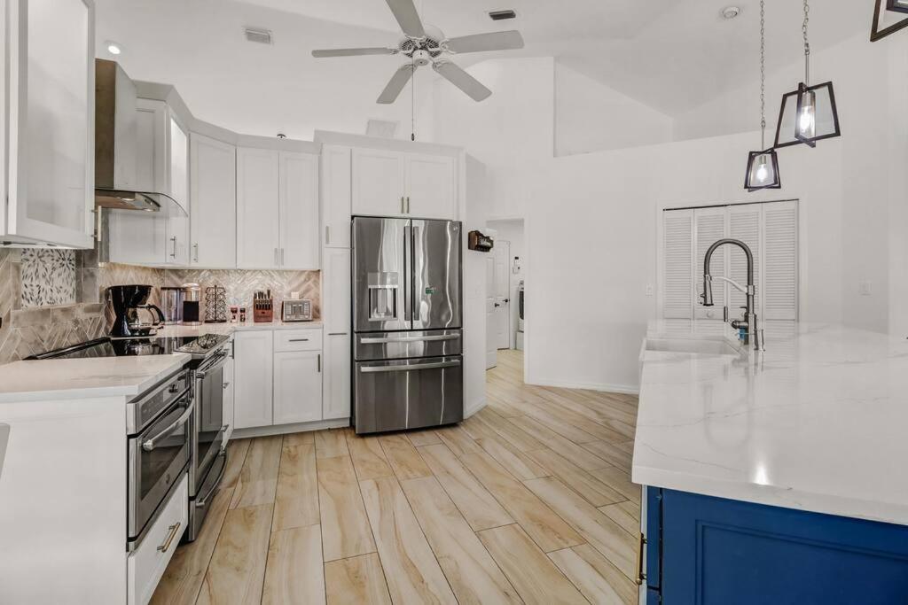 Spacious Luxury With Heated Pool And Hot Tub