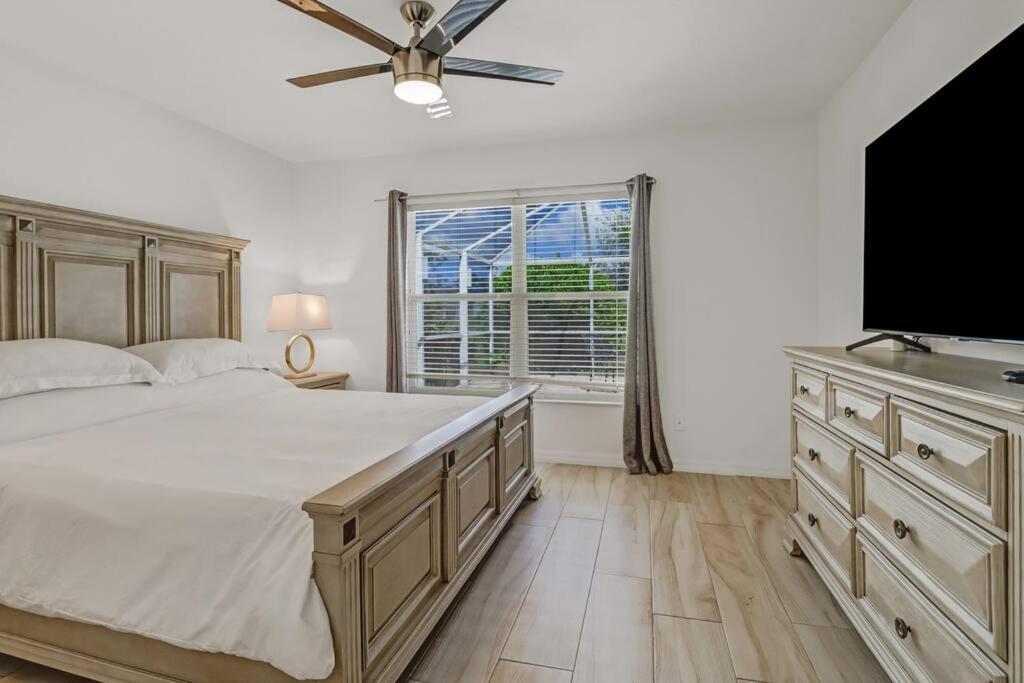Spacious Luxury With Heated Pool And Hot Tub Naples
