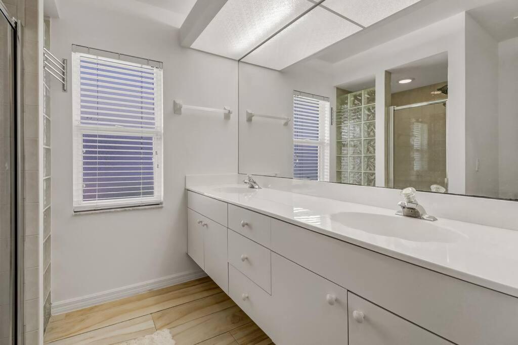 Spacious Luxury With Heated Pool And Hot Tub Naples