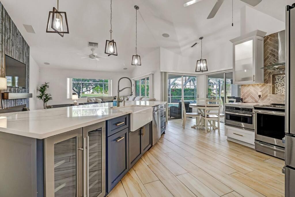 Spacious Luxury With Heated Pool And Hot Tub * Naples