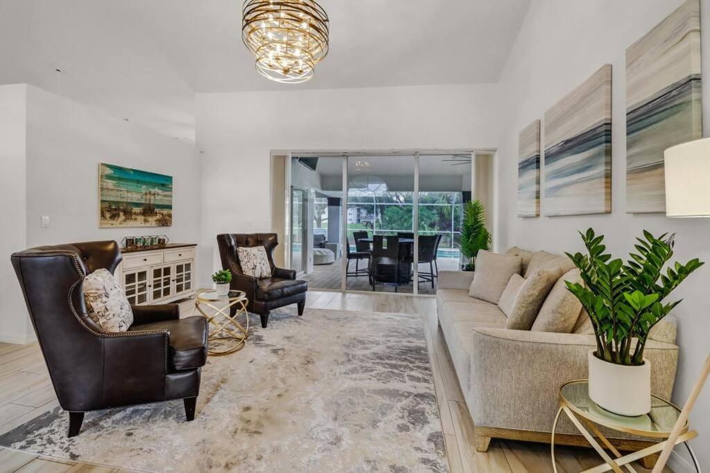 Villa Spacious Luxury With Heated Pool And Hot Tub