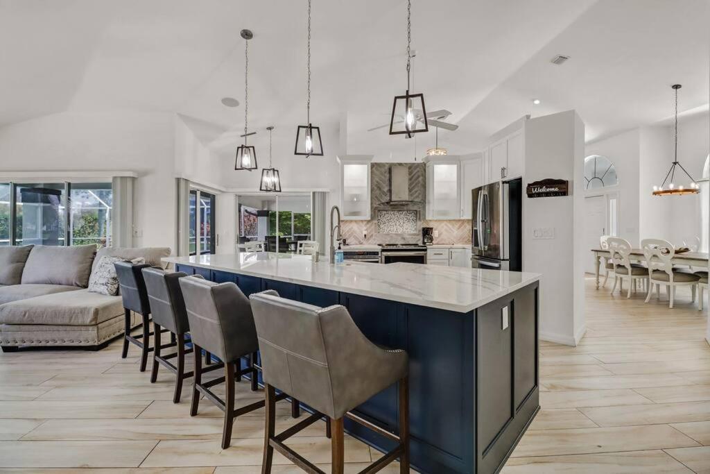 Spacious Luxury With Heated Pool And Hot Tub Naples