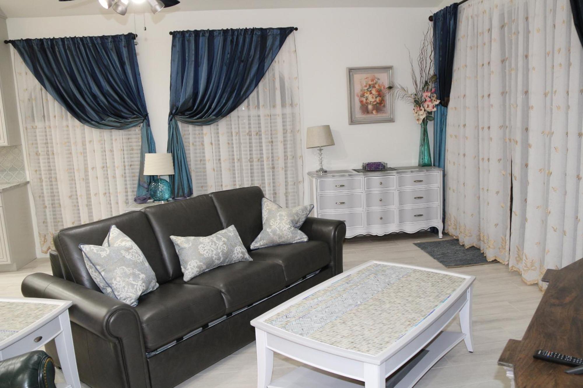 De Charme With Heated Salt Water Pool And