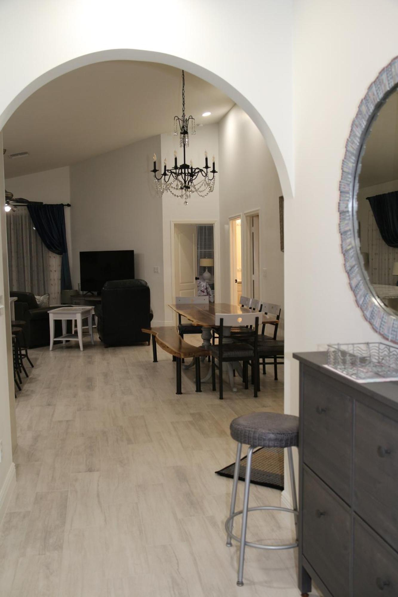 De Charme With Heated Salt Water Pool And Naples