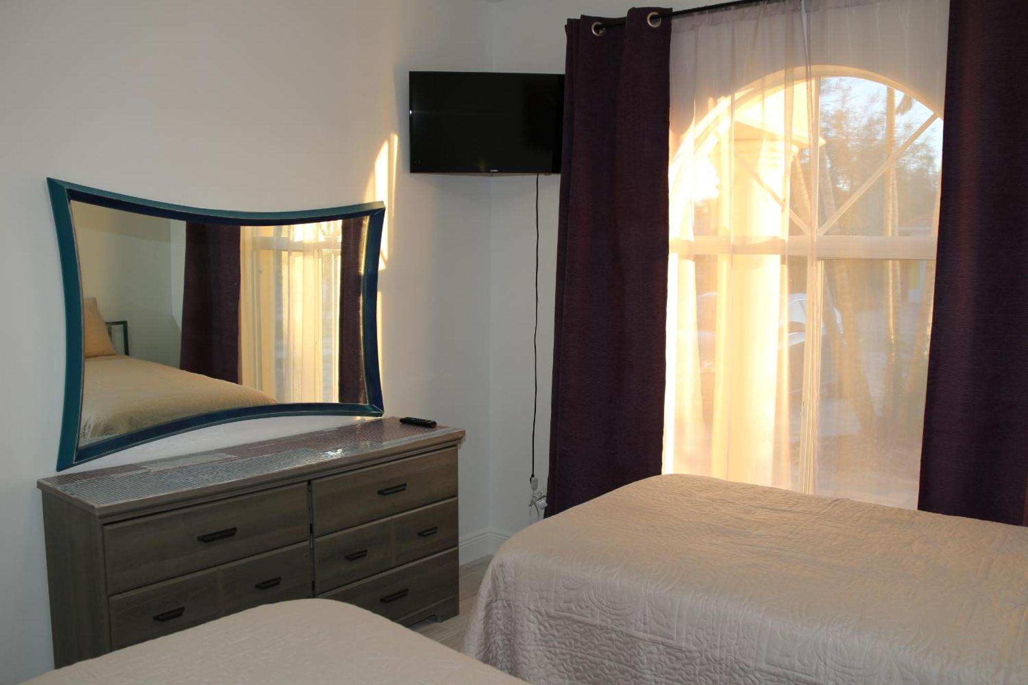 De Charme With Heated Salt Water Pool And Villa