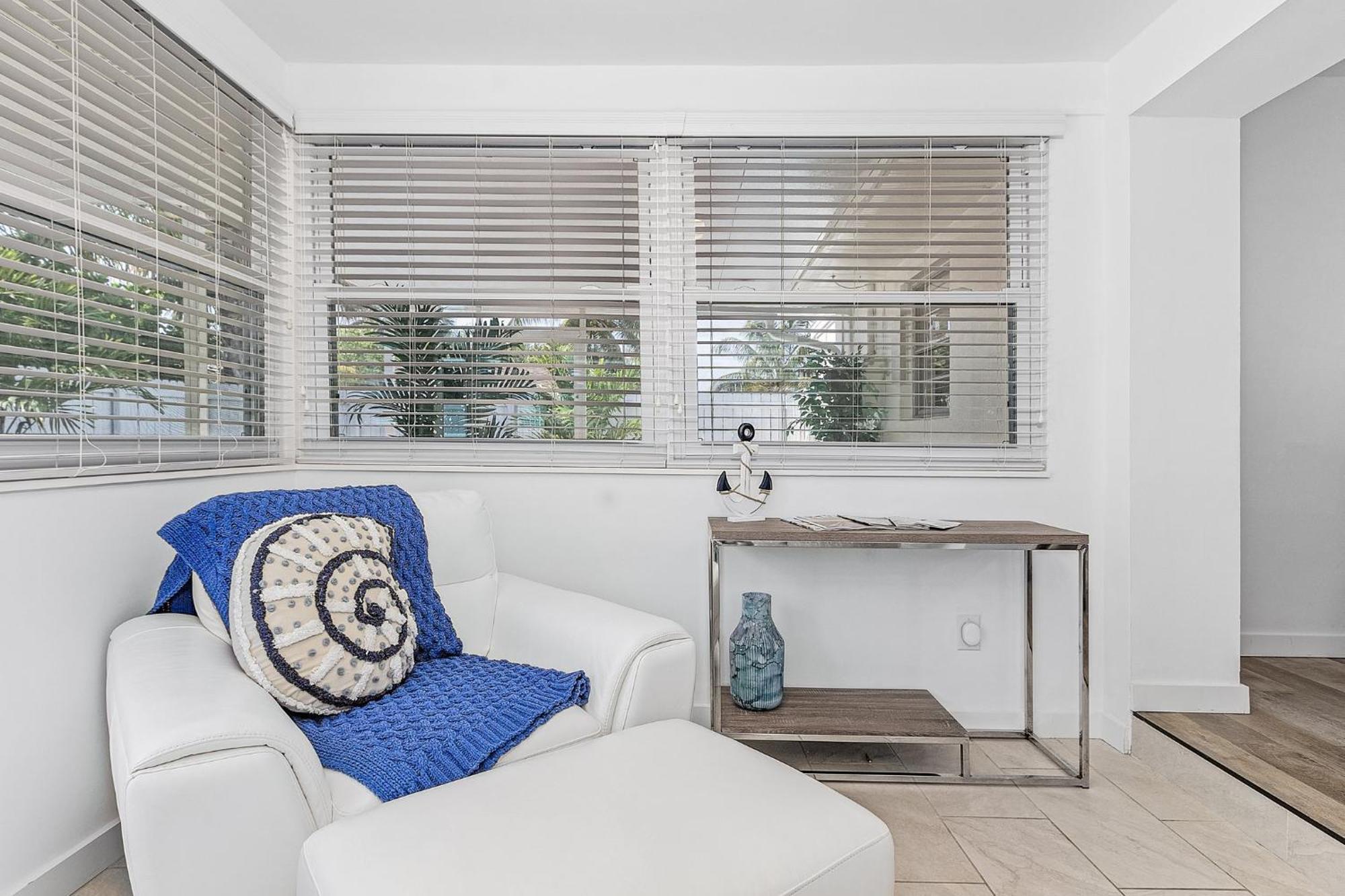 4 Bdr Pool Tropical Oasis * Naples