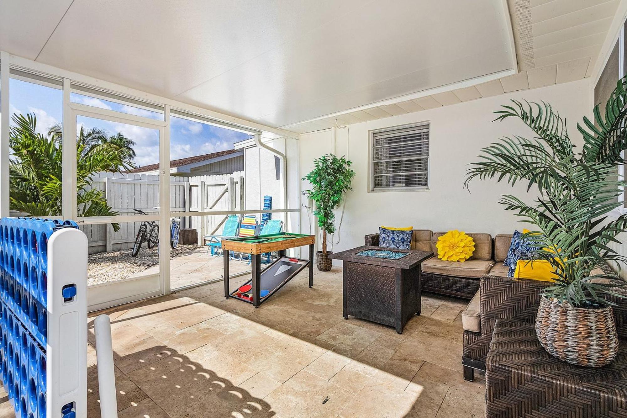 4 Bdr Pool Tropical Oasis Holiday home *