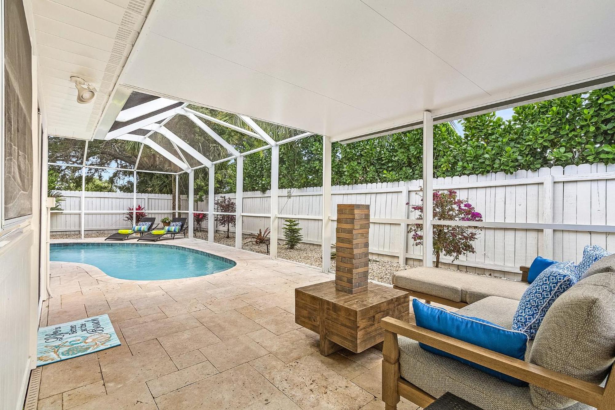Holiday home 4 Bdr Pool Tropical Oasis