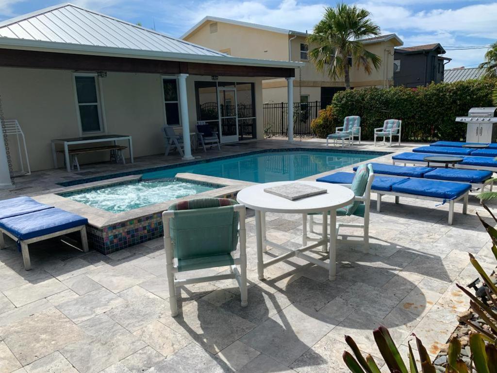 De Charme With Heated Salt Water Pool And Villa