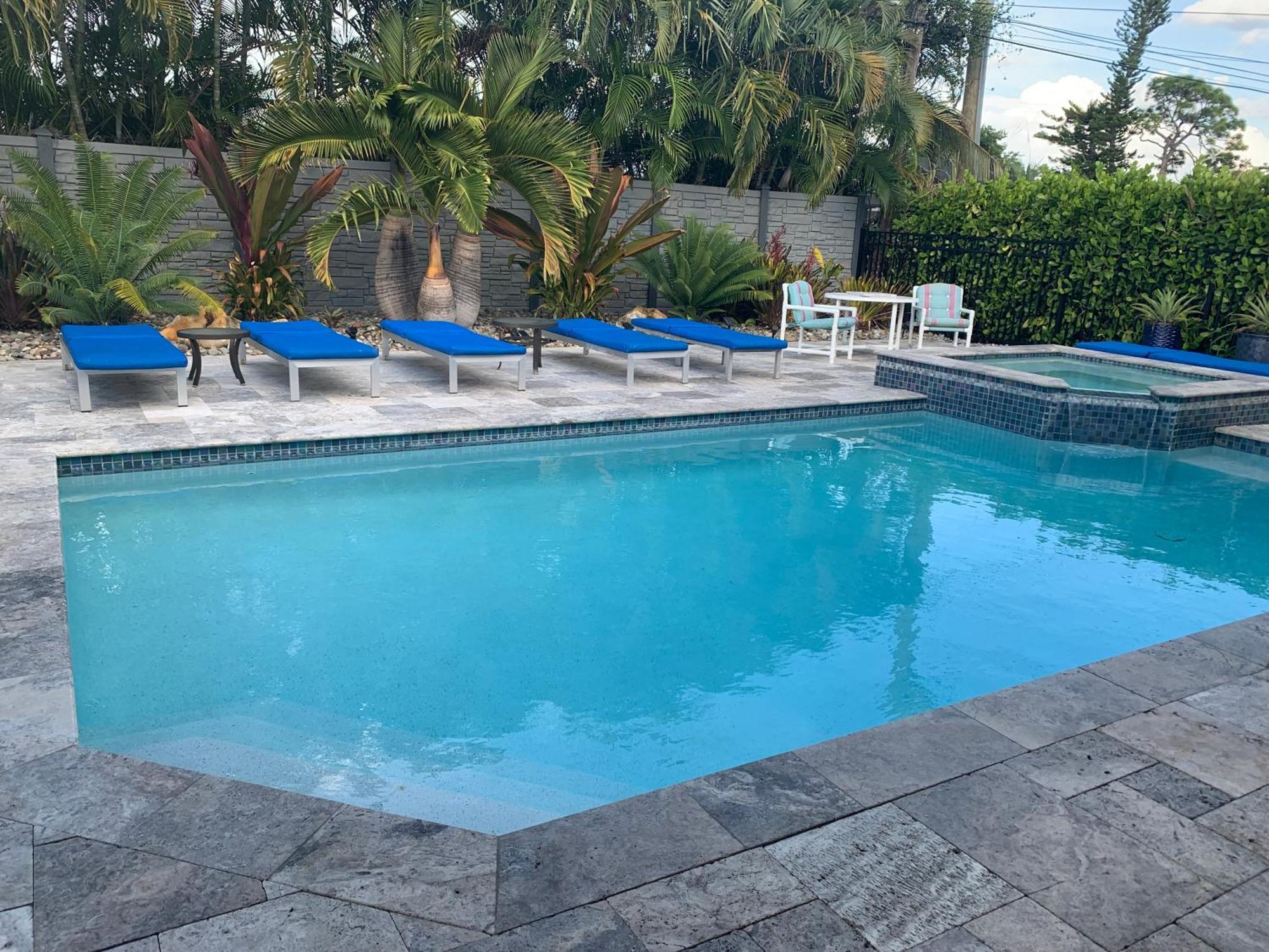 De Charme With Heated Salt Water Pool And