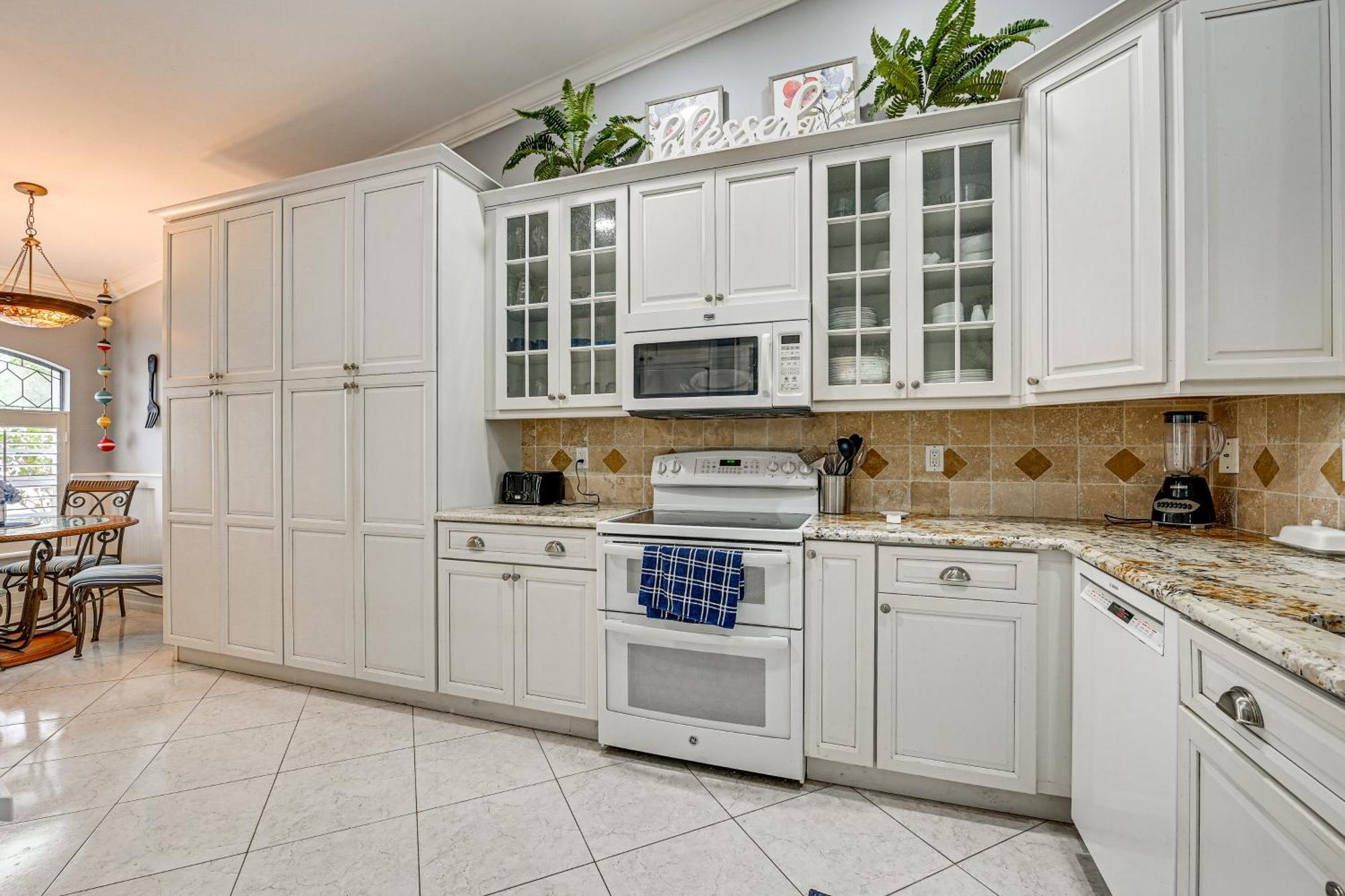 Charming Getaway With Pool Less Than 5 Mi To 5th Ave! Holiday home