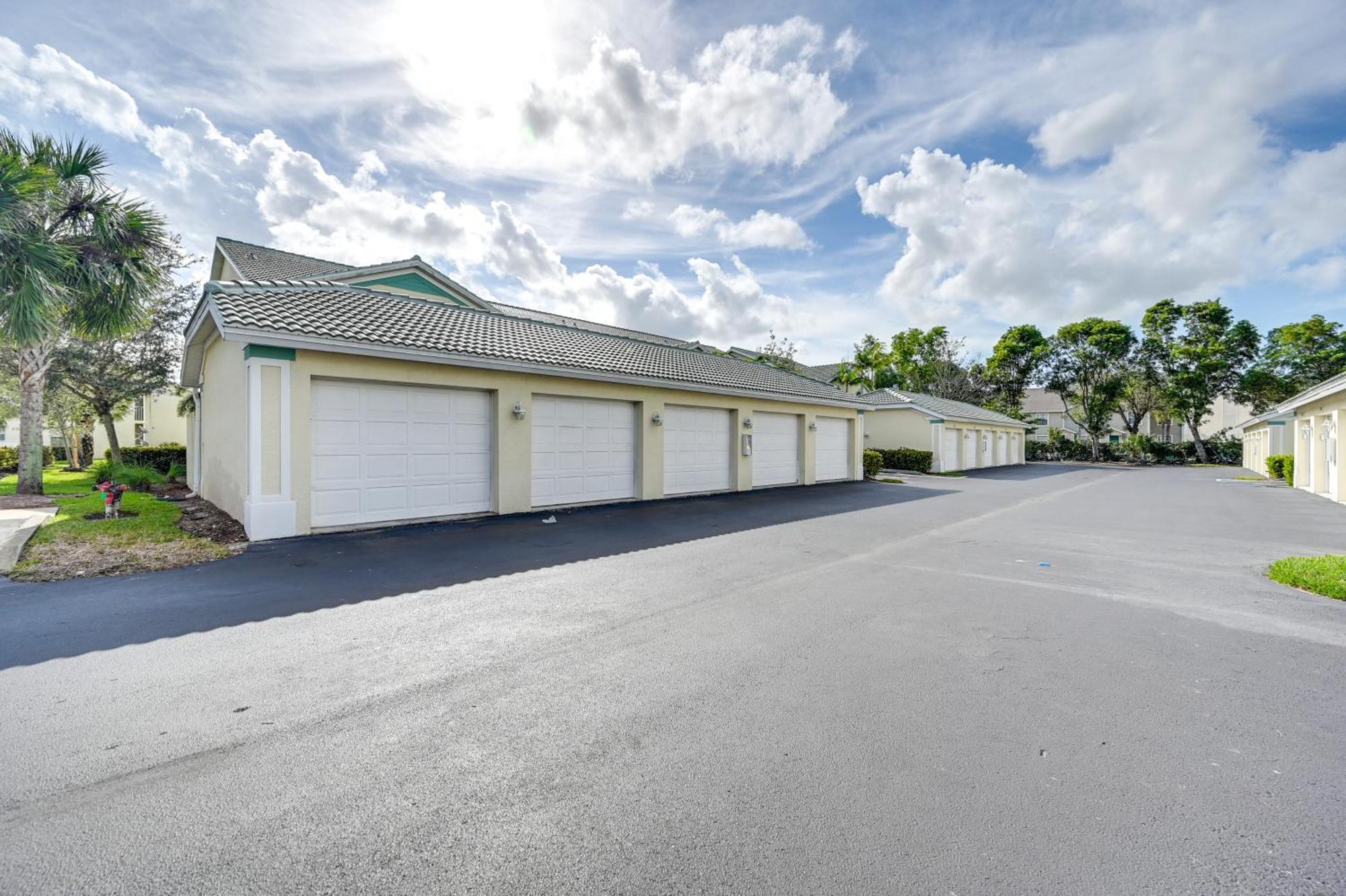 With Pool Access About 6 Mi To Apartment Naples
