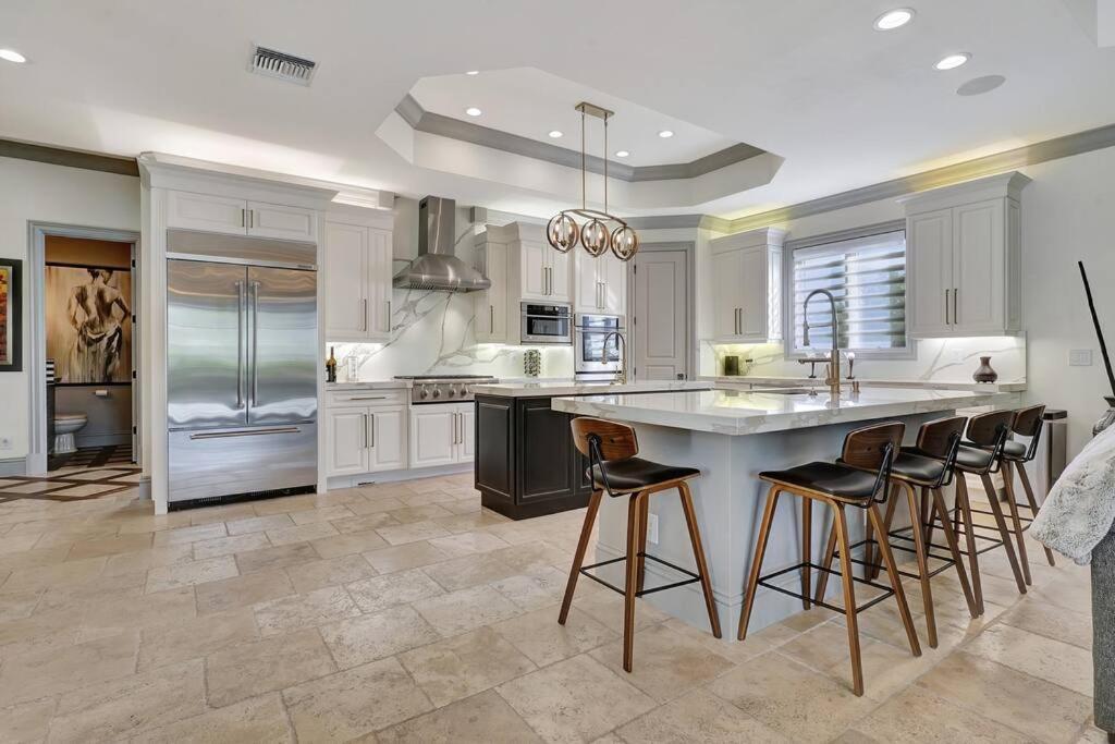 Luxury Estate Near Beaches & 5th Avenue Holiday home