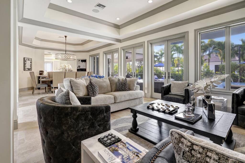Luxury Estate Near Beaches & 5th Avenue *