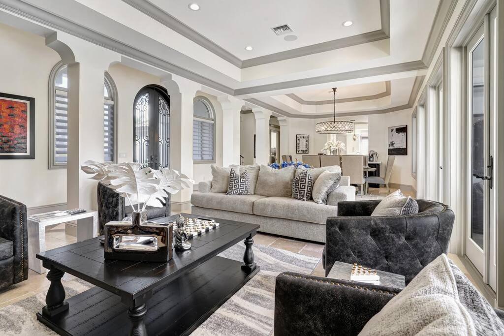 Luxury Estate Near Beaches & 5th Avenue * Naples