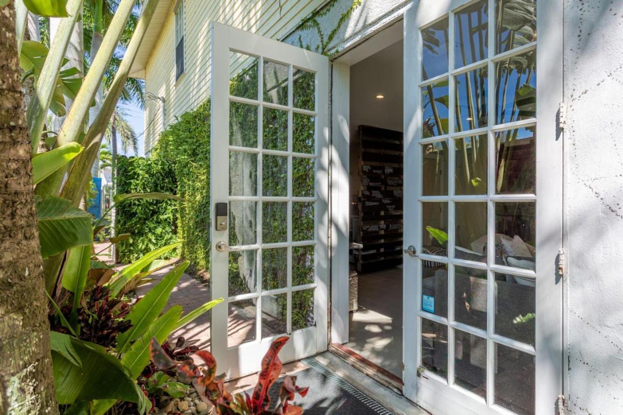 Garden Just Minutes To Sandy Beaches *