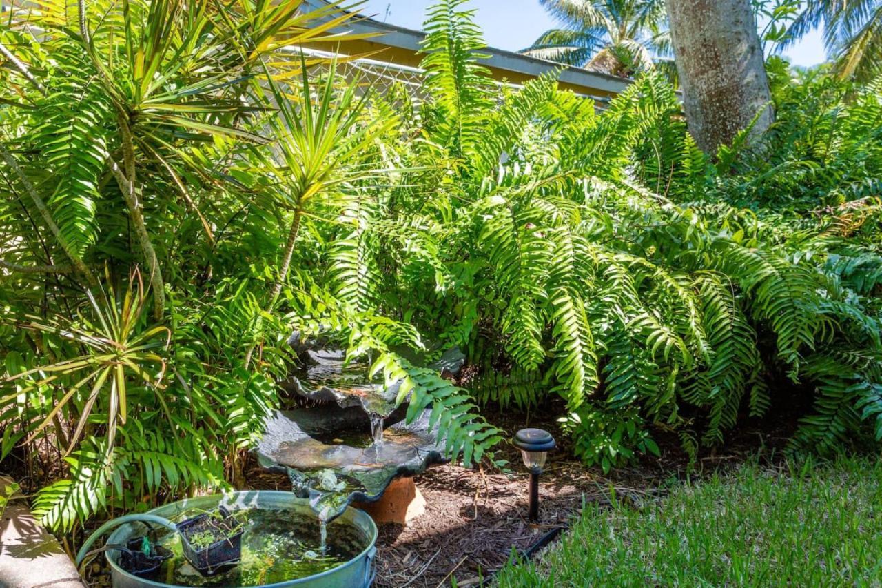 Garden Just Minutes To Sandy Beaches Apartment