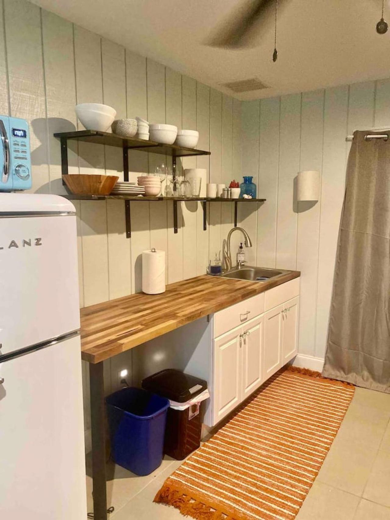 Garden Just Minutes To Sandy Beaches Apartment *